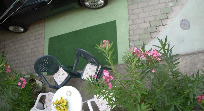 Garden Szivarvany Utcai Vendeghaz Segedin Oda fotoğraf
