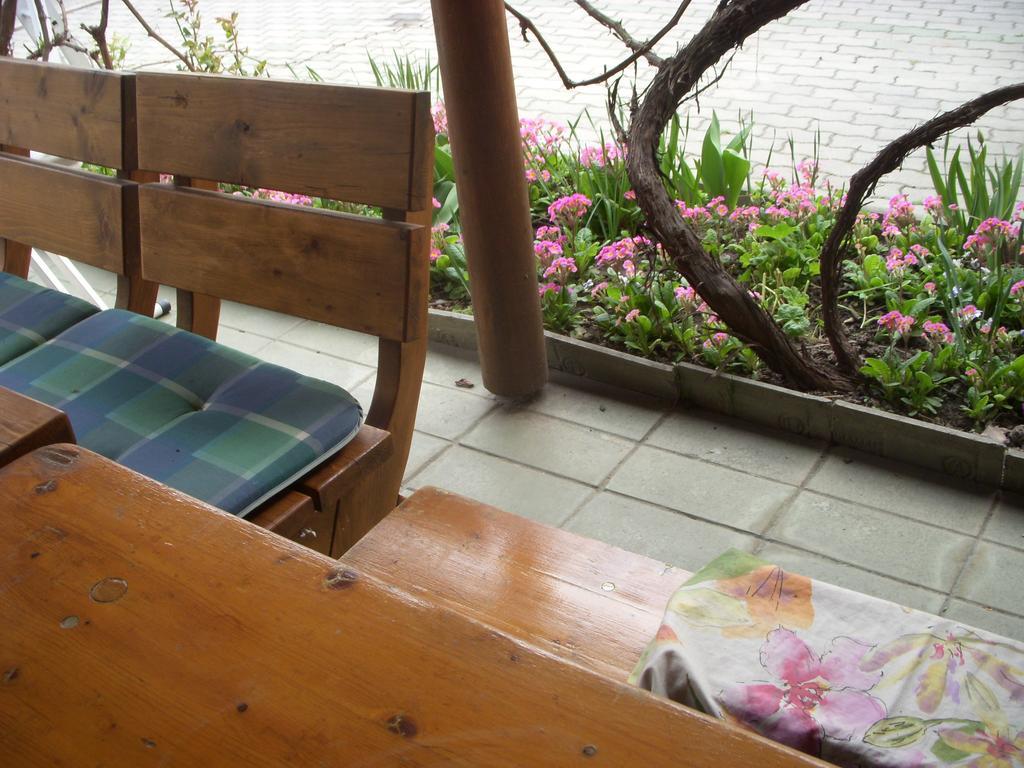 Garden Szivarvany Utcai Vendeghaz Segedin Oda fotoğraf