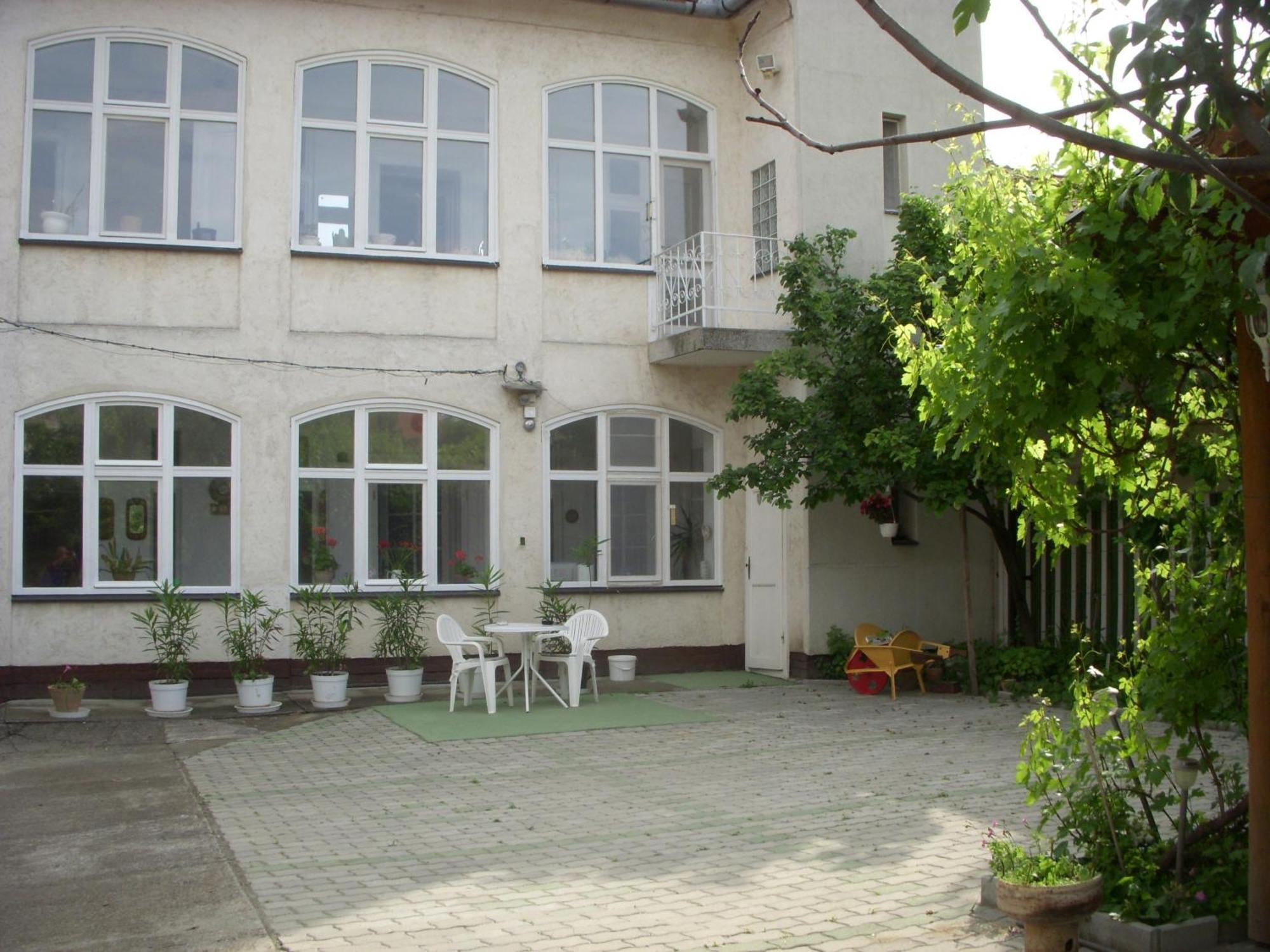 Garden Szivarvany Utcai Vendeghaz Segedin Dış mekan fotoğraf