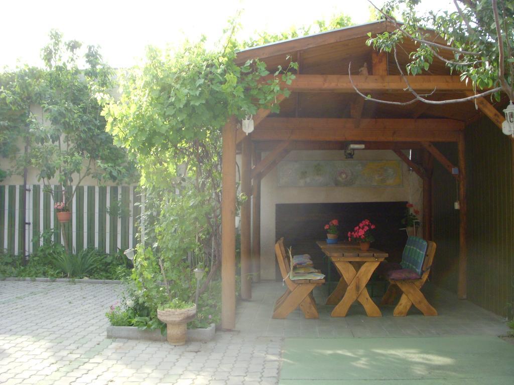 Garden Szivarvany Utcai Vendeghaz Segedin Dış mekan fotoğraf