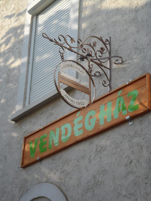 Garden Szivarvany Utcai Vendeghaz Segedin Oda fotoğraf