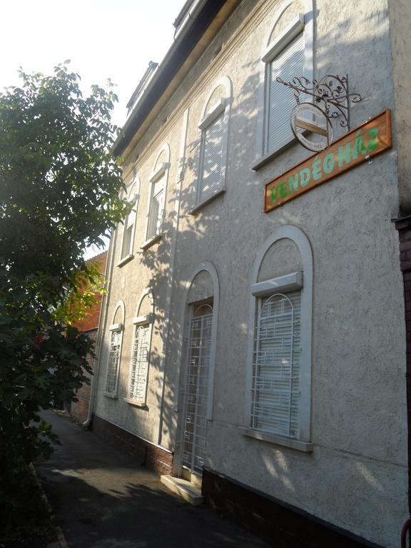 Garden Szivarvany Utcai Vendeghaz Segedin Dış mekan fotoğraf